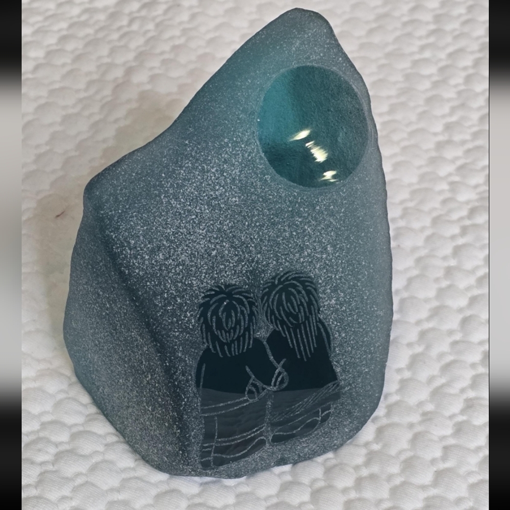 Frosted Etched Sea Glass Sculpture - INUIT - Picture 2 of 9